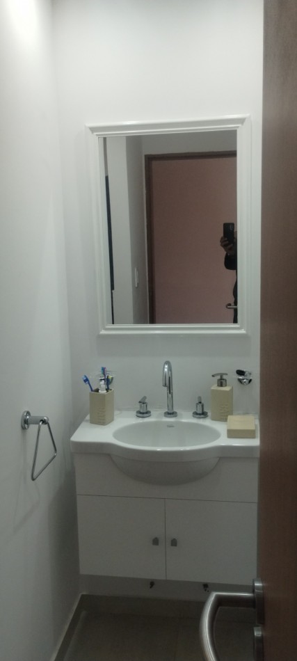CASA CON TERRENO EN BARRIO LAS TARDES (ROLDAN)