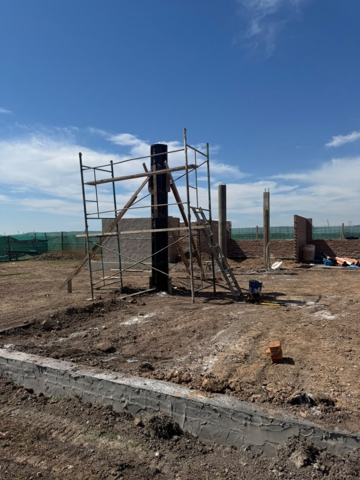 EXCELENTE CASA DE 3 DORMITORIOS EN VIDA CLUB DE CAMPO 