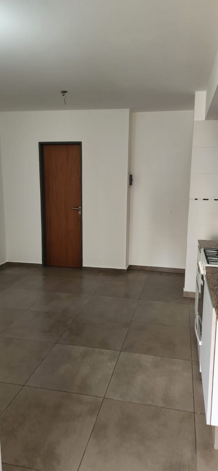 MONOAMBIENTE EXTERNO CON BALCON NORTE, EXCELENTE
