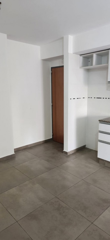 MONOAMBIENTE EXTERNO CON BALCON NORTE, EXCELENTE