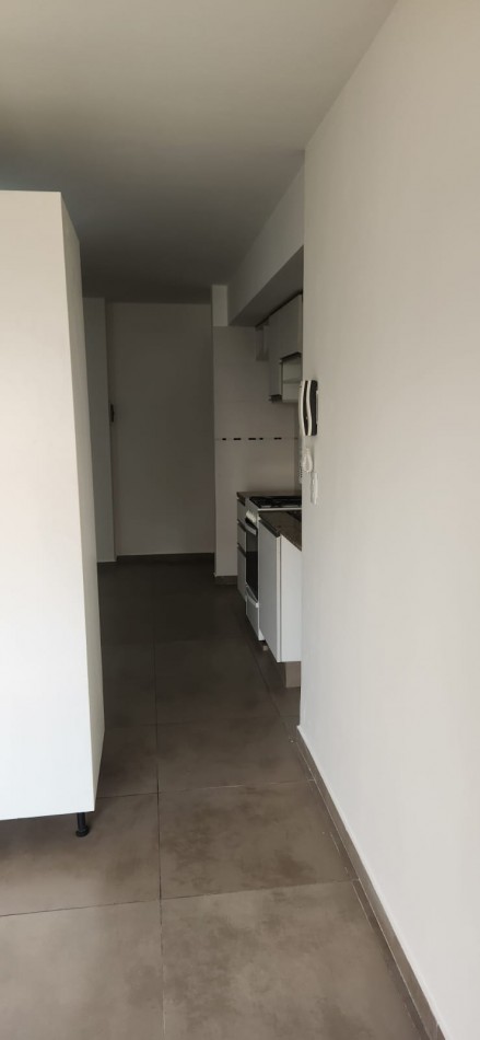 MONOAMBIENTE EXTERNO CON BALCON NORTE, EXCELENTE