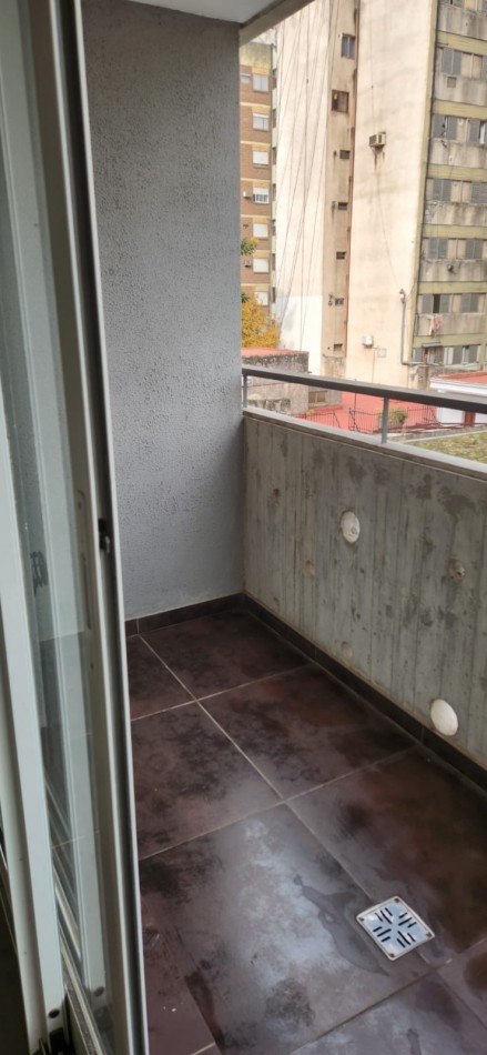 MONOAMBIENTE EXTERNO CON BALCON NORTE, EXCELENTE