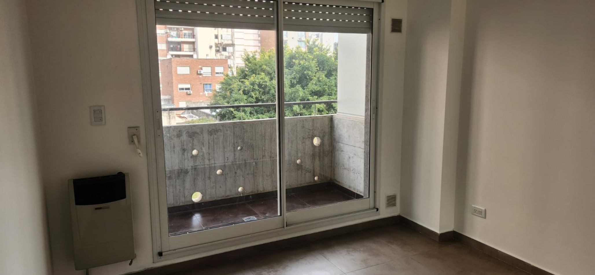 MONOAMBIENTE EXTERNO CON BALCON NORTE, EXCELENTE