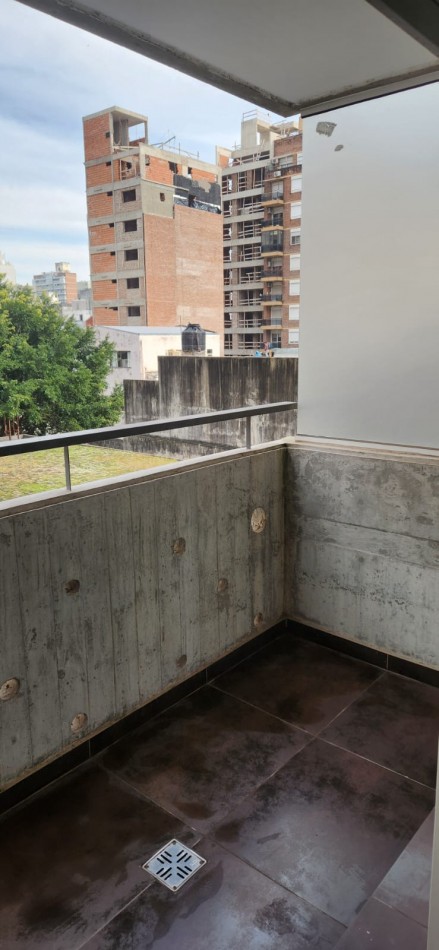 MONOAMBIENTE EXTERNO CON BALCON NORTE, EXCELENTE