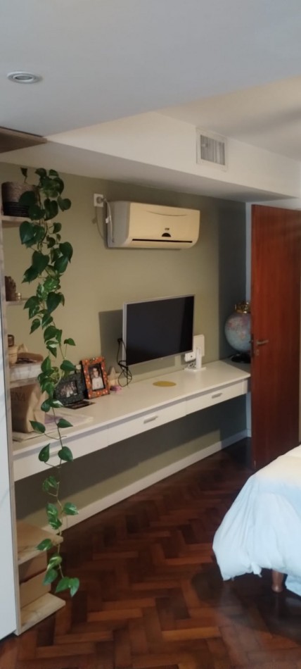 PISO EXCLUSIVO DE 2 DORMITORIOS CON PATIO PROPIO, QUINCHO CON PARRILLERO Y COCHERA