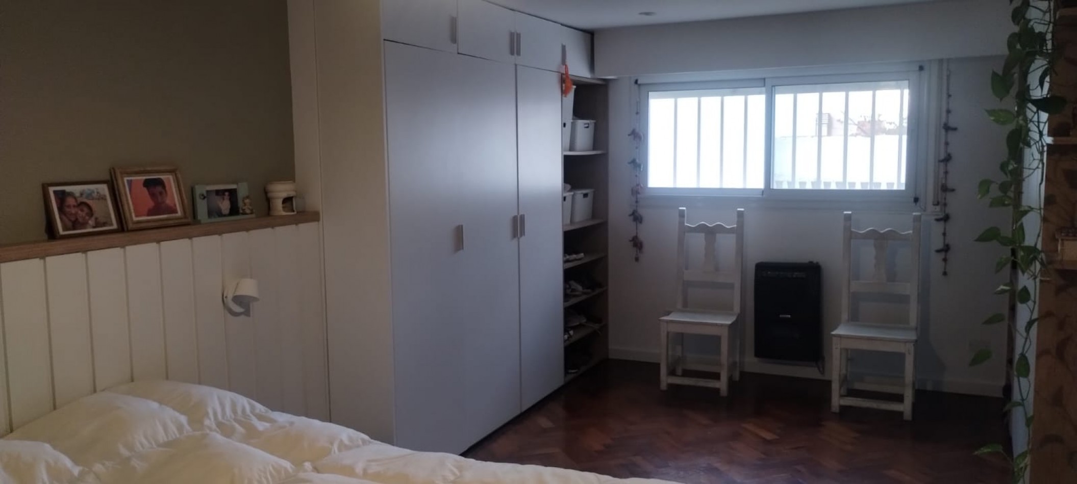 PISO EXCLUSIVO DE 2 DORMITORIOS CON PATIO PROPIO, QUINCHO CON PARRILLERO Y COCHERA