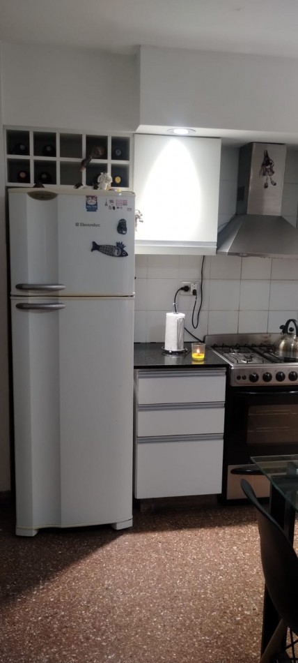 PISO EXCLUSIVO DE 2 DORMITORIOS CON PATIO PROPIO, QUINCHO CON PARRILLERO Y COCHERA