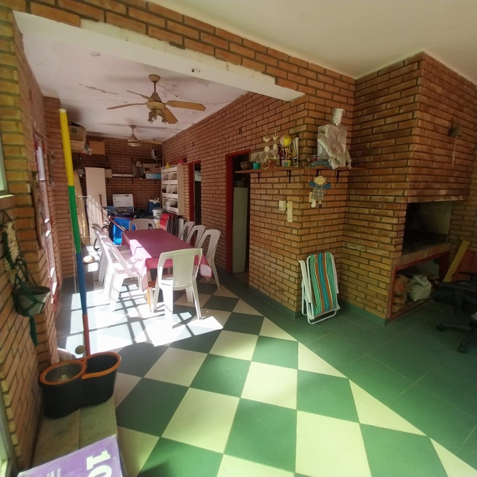 PISO EXCLUSIVO DE 2 DORMITORIOS CON PATIO PROPIO, QUINCHO CON PARRILLERO Y COCHERA