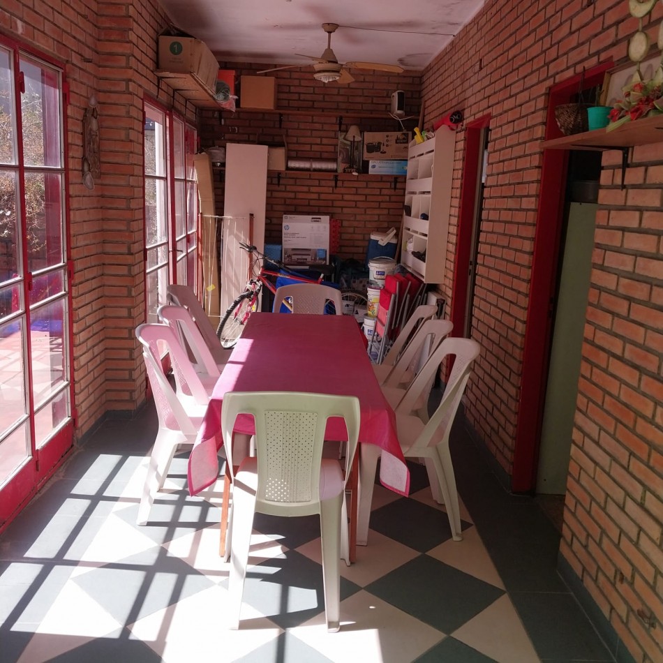 PISO EXCLUSIVO DE 2 DORMITORIOS CON PATIO PROPIO, QUINCHO CON PARRILLERO Y COCHERA