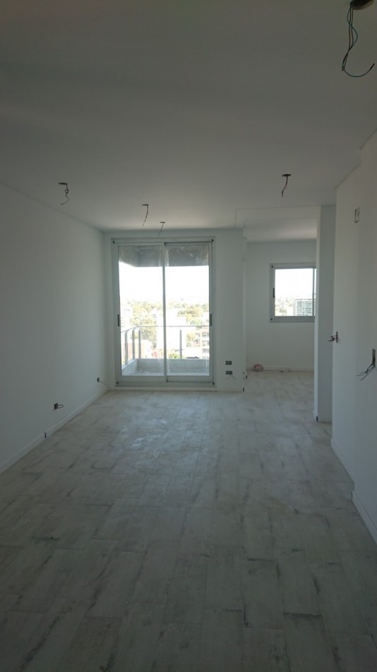 SEMIPISO DE 2 DORMITOIROS A ESTRENAR. POSESION INMEDIATA. EXCELENTE CONSTRUCCION