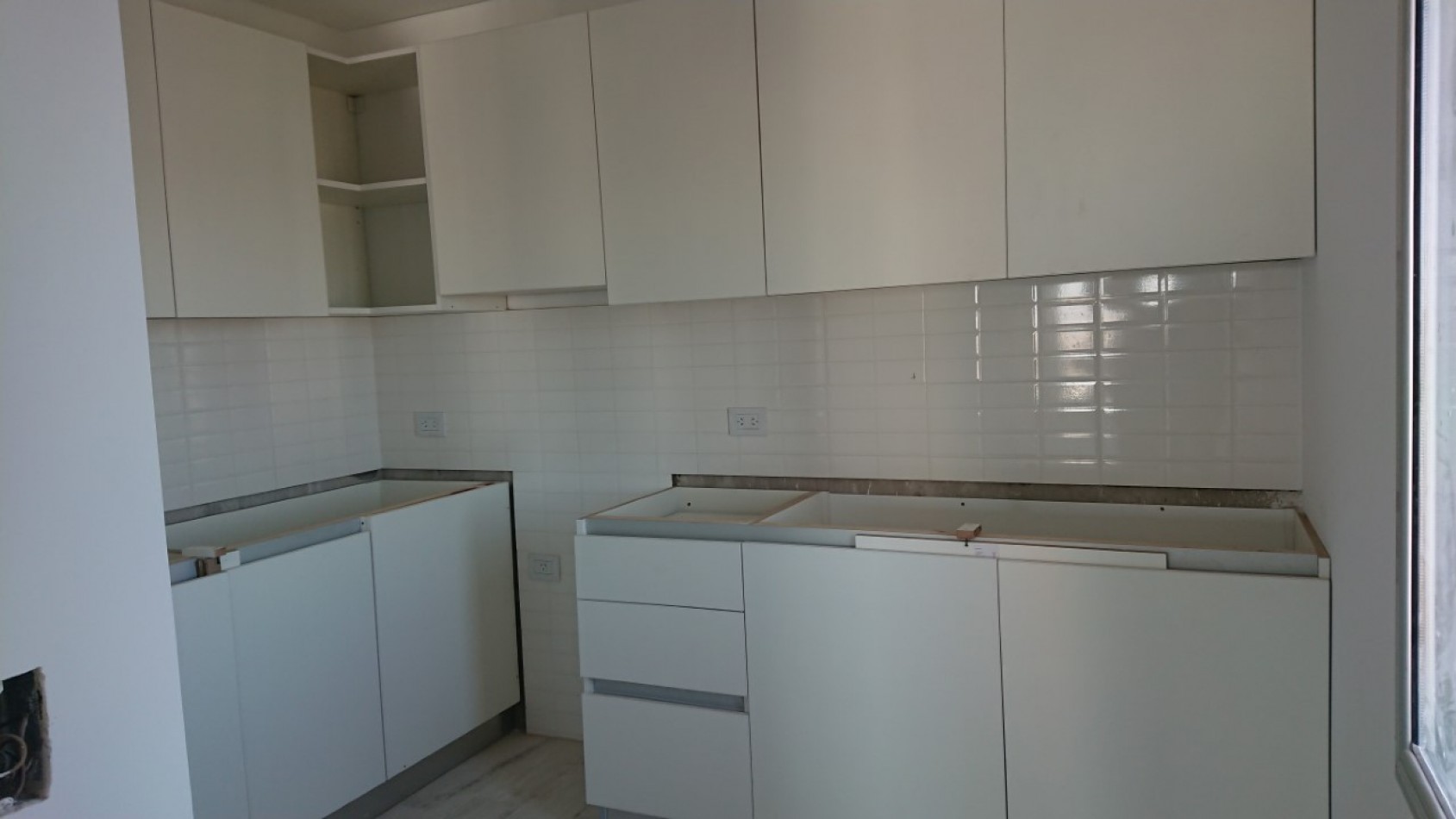 SEMIPISO DE 2 DORMITOIROS A ESTRENAR. POSESION INMEDIATA. EXCELENTE CONSTRUCCION