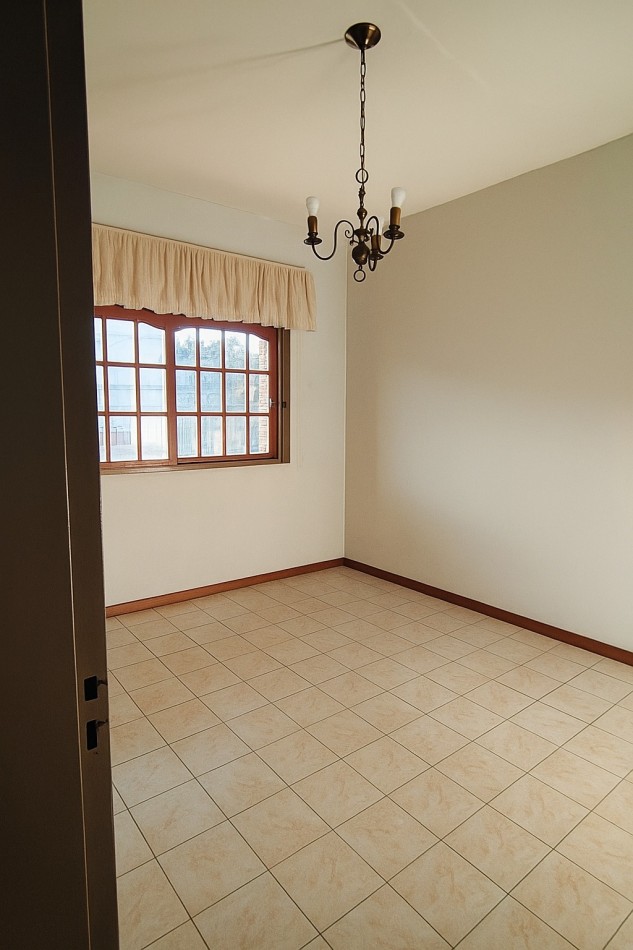 CASA DE 2 DORMITORIOS CON PATIO Y TERRAZA EN ECHESORTU