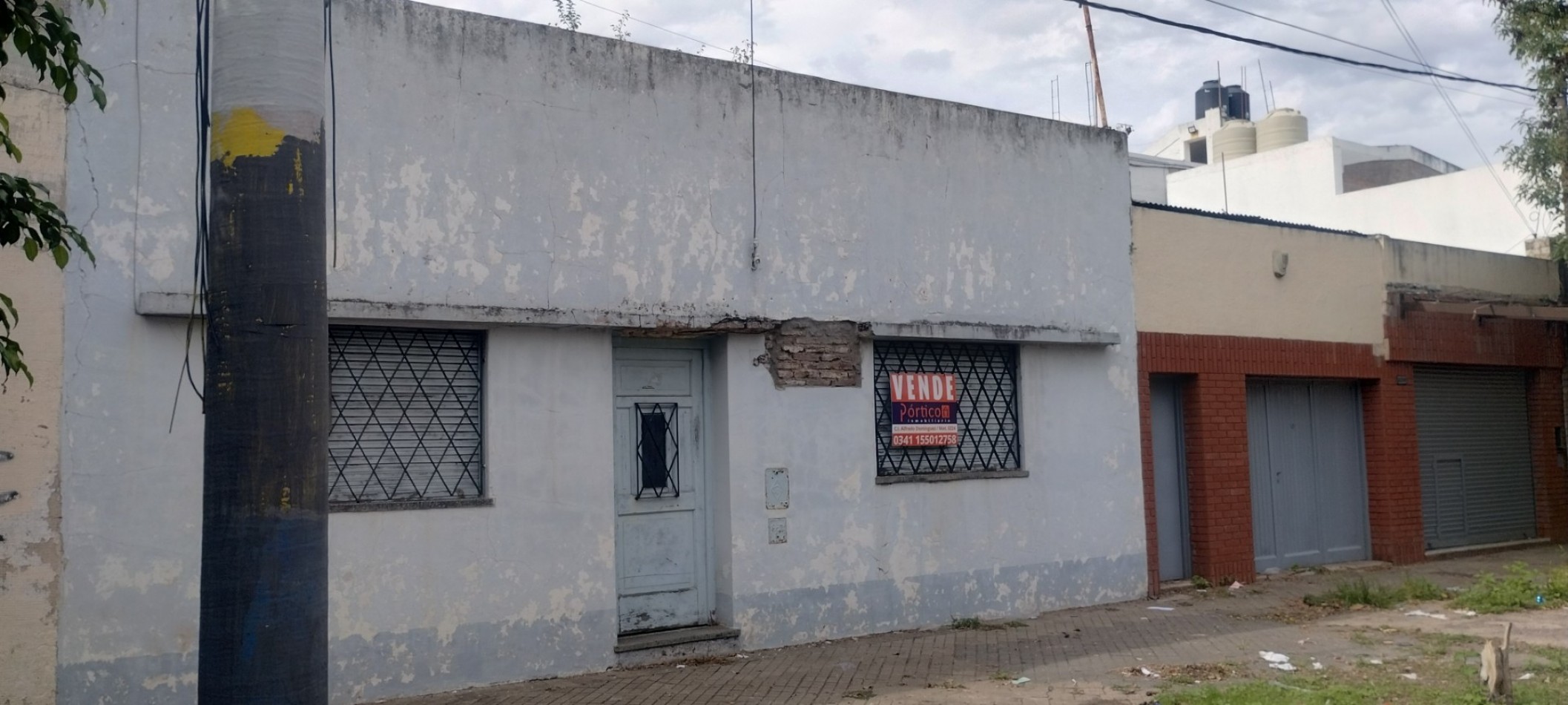 CASAD DE 2 DORMITORIOS CON LOCAL A RECICLAR