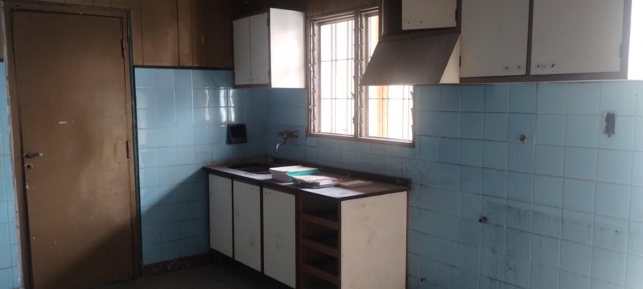 CASAD DE 2 DORMITORIOS CON LOCAL A RECICLAR